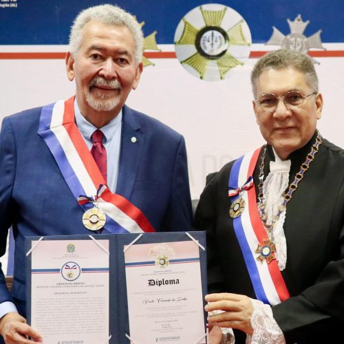 Deputado Paulão recebe a mais alta comenda do TRT/AL