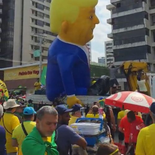 Ato em Boa Viagem pede anistia e leva críticas ao STF e apoio a Trump