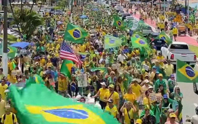 Leonardo Dias ironiza ato da esquerda e compara com mobilização da direita