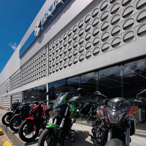 Clientes protestam contra pós-venda da Bajaj em Maceió