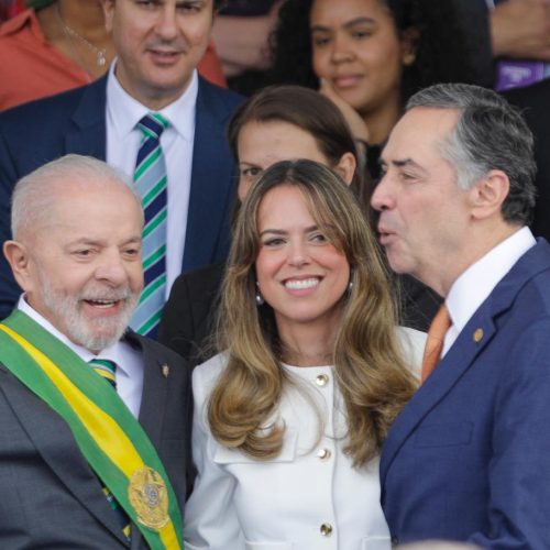 Procuradora da Fazenda e namorada de Barroso recebeu R$ 303 mil em honorários da AGU em julho