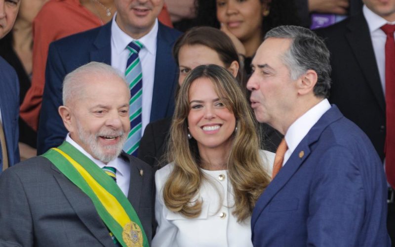 Procuradora da Fazenda e namorada de Barroso recebeu R$ 303 mil em honorários da AGU em julho