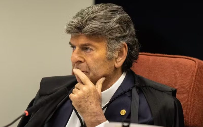 Fux critica intervenção de Flavio Dino em voto de Moraes e diz que não aceitará interferência