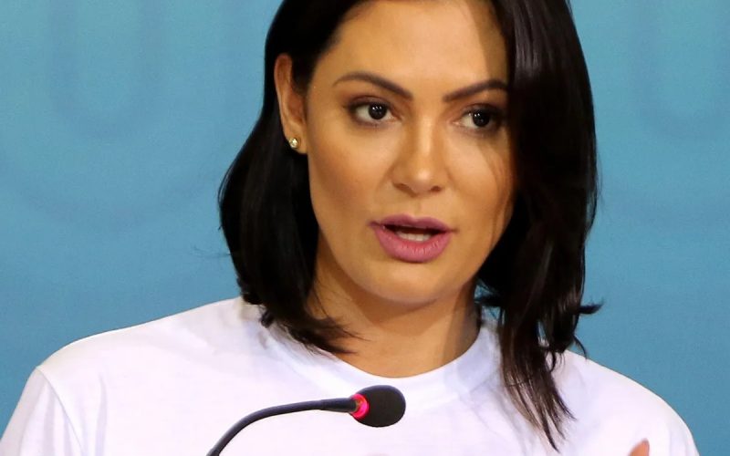 Michelle Bolsonaro cita Provérbios após fala de Fux em julgamento no STF