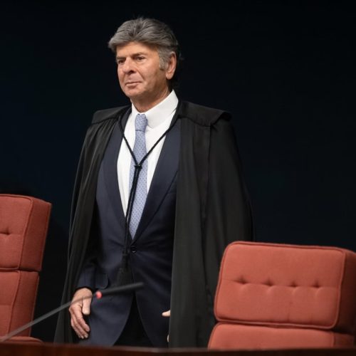 Ministro de Lula reage a voto de Fux: “Está fazendo comício”