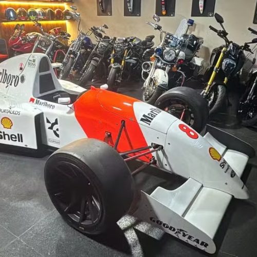 PF apreende Ferrari, relógios de luxo, quadros e uma réplica de F1 em operação que prendeu Careca do INSS