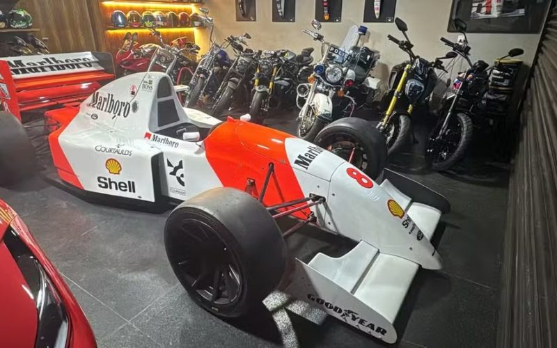 PF apreende Ferrari, relógios de luxo, quadros e uma réplica de F1 em operação que prendeu Careca do INSS