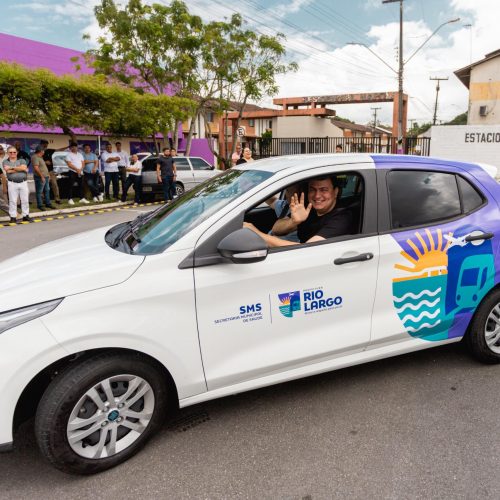 Prefeito Pedro Carlos reforça frota da saúde entregando 10 novos veículos para Tratamento Fora de Domicílio