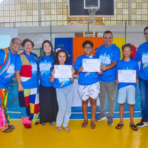 Alunos da rede municipal de ensino participam de gincana preparatória para o SAEB