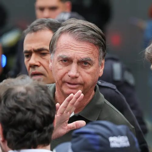 Bolsonaro recebe alta após procedimento dermatológico e quadro de anemia é confirmado
