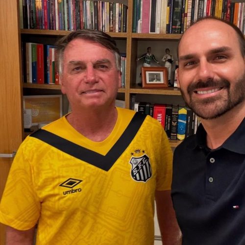 Eduardo Bolsonaro comemora 7 milhões de seguidores e diz que condenação do pai o fortalece
