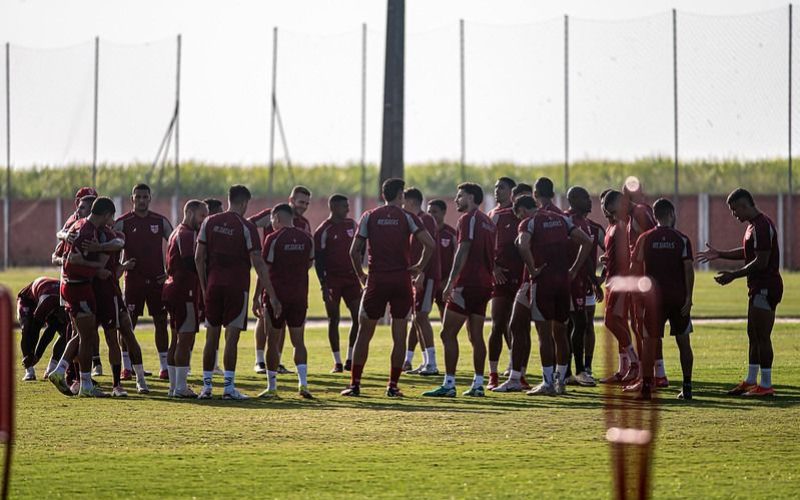 Hoje é dia de Galo no Trapichão!