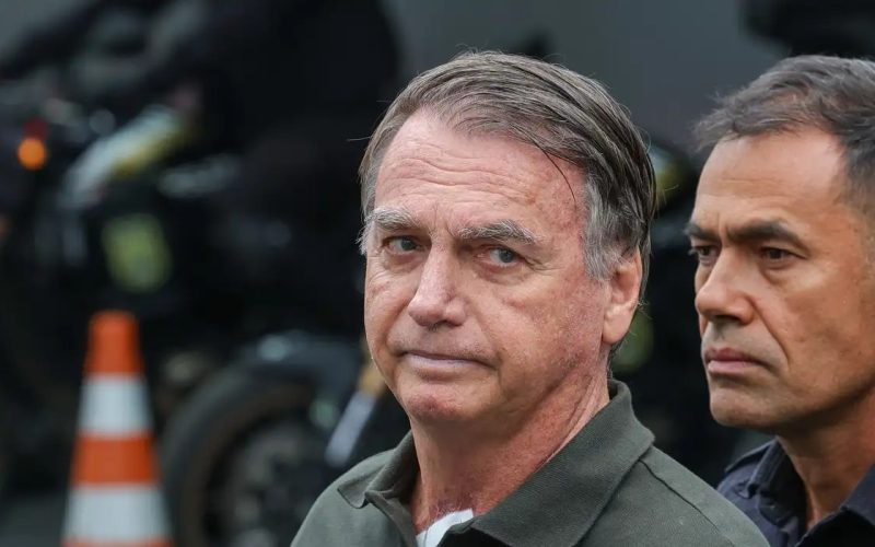 Bolsonaro apresenta atestado médico ao STF após ser submetido a procedimento em hospital