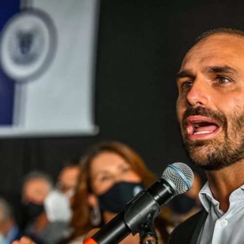 PEC da Blindagem avança e pode beneficiar Eduardo Bolsonaro e outros investigados no STF