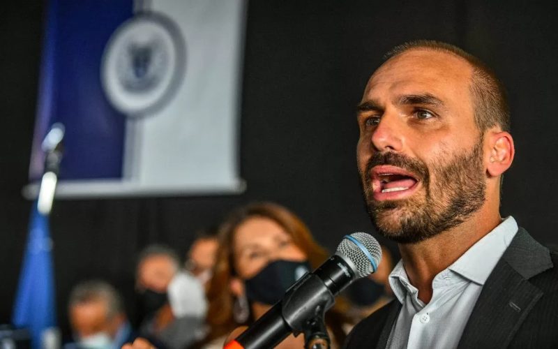 PEC da Blindagem avança e pode beneficiar Eduardo Bolsonaro e outros investigados no STF