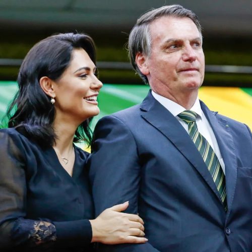 Após recente internação, Michelle informa que Jair Bolsonaro segue em observação após exames