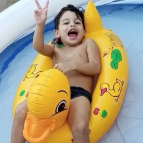 Pai acusado de matar filho de 4 anos por envenenamento será julgado nesta quinta