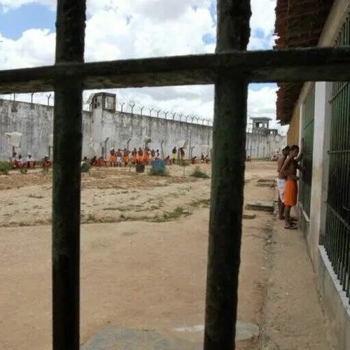 Ex-presidiário é executado a tiros em área movimentada de Penedo