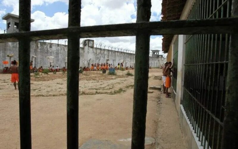 Ex-presidiário é executado a tiros em área movimentada de Penedo