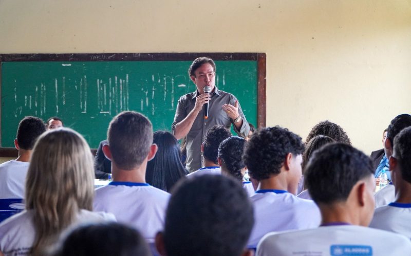 Jorge Galvão participa de sessão itinerante da Câmara de Vereadores com estudantes da rede estadual
