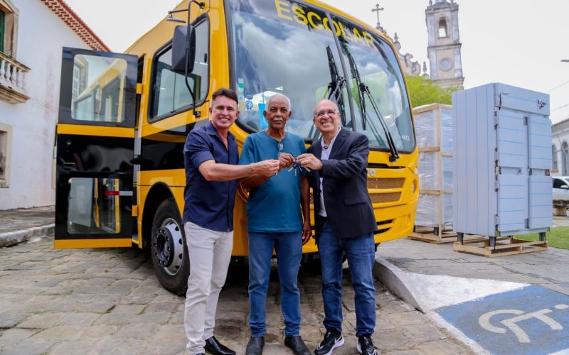 Prefeitura de Penedo amplia investimentos em educação com mais ônibus e câmaras frigoríficas