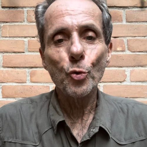 Vocalista dos Titãs convoca atos contra PEC da Blindagem e anistia