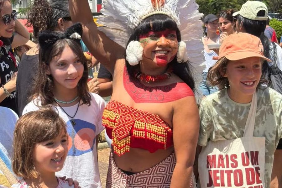 Esquerda ocupa às ruas de Belo Horizonte em protesto contra a PEC da Blindagem