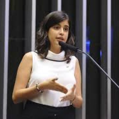 “Eles têm votos no Congresso, mas nós temos as ruas”, diz Tabata Amaral na Paulista