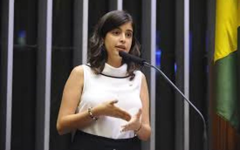 “Eles têm votos no Congresso, mas nós temos as ruas”, diz Tabata Amaral na Paulista