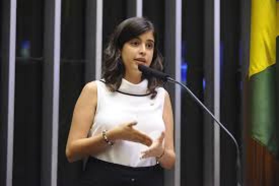 “Eles têm votos no Congresso, mas nós temos as ruas”, diz Tabata Amaral na Paulista