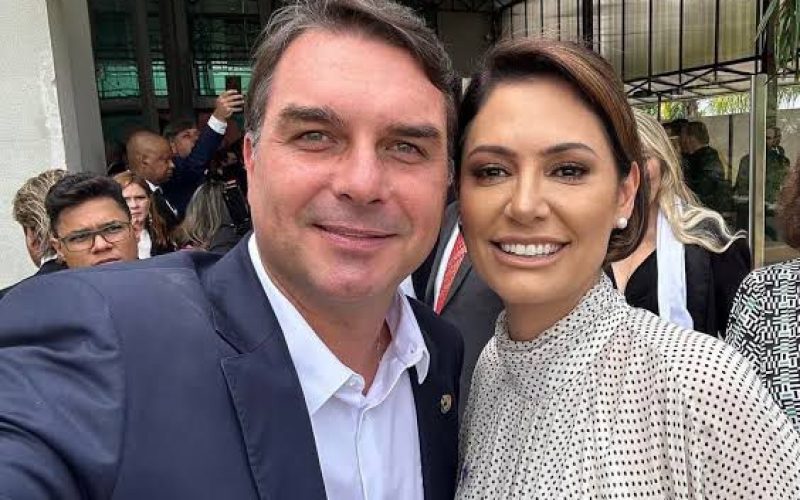 Flávio e Michelle Bolsonaro defendem anistia e falam em “hipocrisia” da esquerda