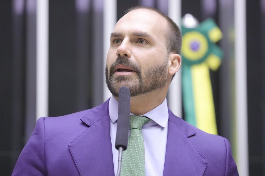 Eduardo Bolsonaro se manifesta após ser denunciado pela PGR: “Denúncia fajuta dos lacaios”