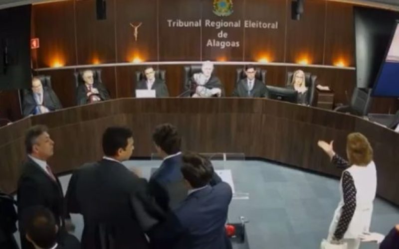 “Chama a polícia para tirar os dois”: desembargador presidente do TRE suspende sessão durante julgamento