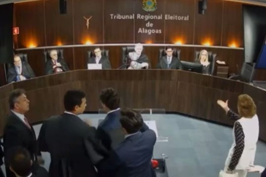 “Chama a polícia para tirar os dois”: desembargador presidente do TRE suspende sessão durante julgamento