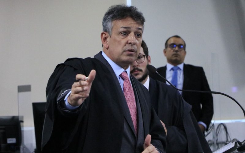 Luciano Guimarães reage a Hugo Cavalcante após ofensa na sessão do TRE-AL.