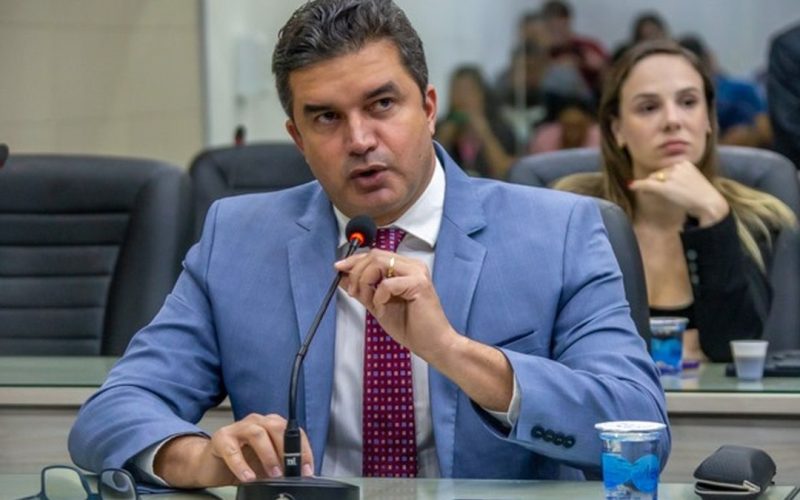 Rui Palmeira perde a cabeça, bate na mesa e pode parar no Conselho de Ética na Câmara de Vereadores