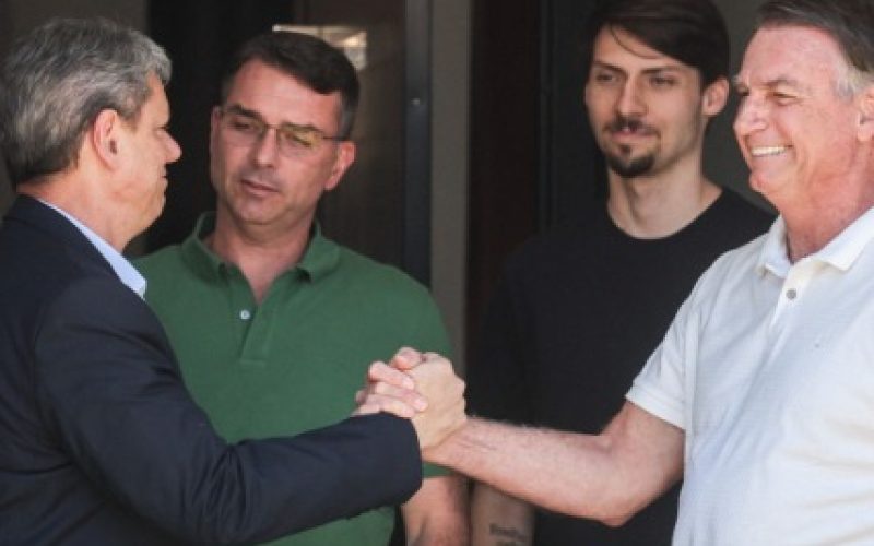 Tarcísio visita Bolsonaro e afirma que será candidato a reeleição em São Paulo