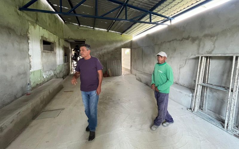 Prefeito de Branquinha acompanha reestruturação de mais uma escola na zona rural