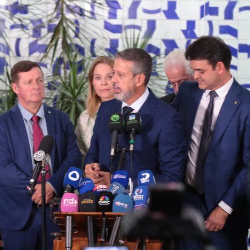 Arthur Lira mostra força e conduz votação unânime de isenção do IR para quem ganha até R$ 5 mil