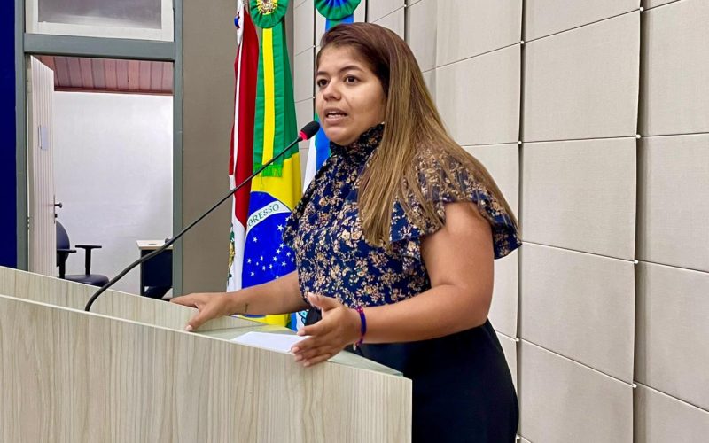 Em audiência pública, Carol Dias defende planejamento antecipado para acolhimento de idosos
