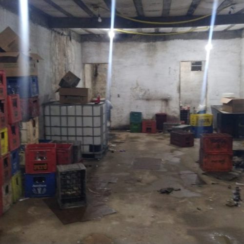 Fábrica clandestina de bebidas é estourada pela Polícia; três suspeitos são presos