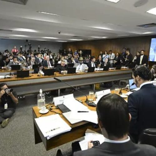 Deputado denuncia sabotagem após ar-condicionado ser desligado durante CPMI do INSS