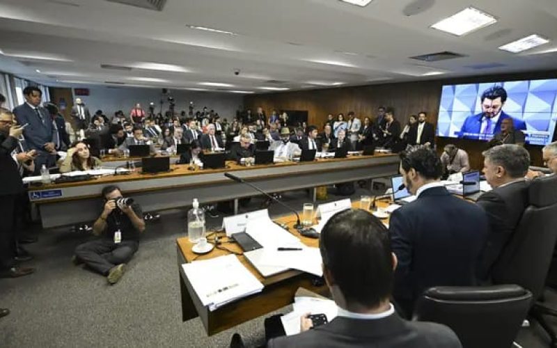 Deputado denuncia sabotagem após ar-condicionado ser desligado durante CPMI do INSS