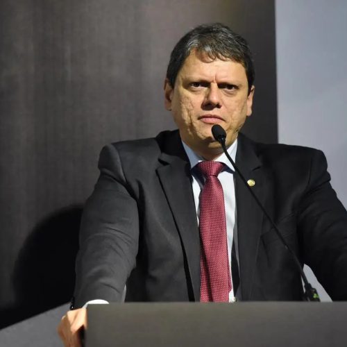 Deputados admitem influência de Tarcísio de Freitas em derrubada de MP do IOF para desgastar PT