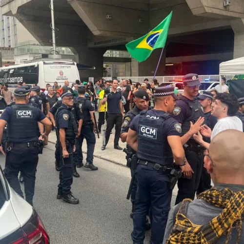 Manifestação pró-anistia termina em confusão e denúncia de homofobia
