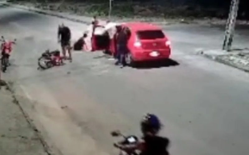 Acidente gera discussão e termina com homem baleado em Penedo