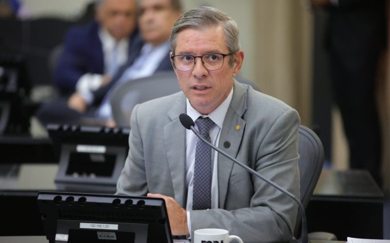 Cabo Bebeto ironiza aposentadoria de Barroso: “Perdeu, mané!”