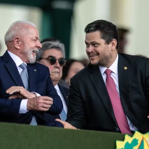 Alcolumbre adia sessão e evita derrota do governo em meio à disputa por vaga no STF