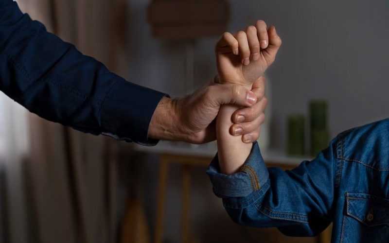 Adolescente alega legítima defesa, esfaqueia treinador e se apresenta à Polícia em Maceió