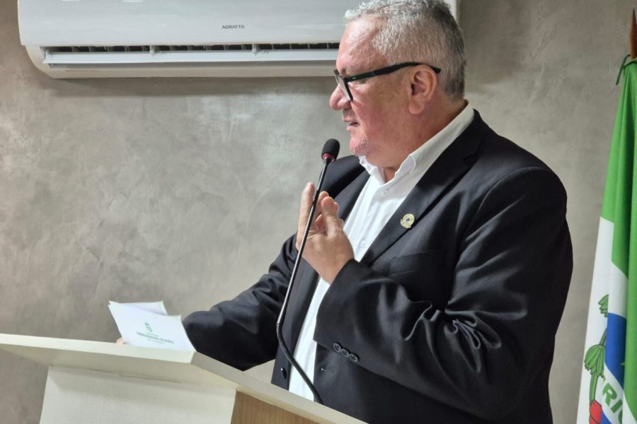 Vereador Toinho Dentista cobra esclarecimentos sobre contratos e recursos públicos